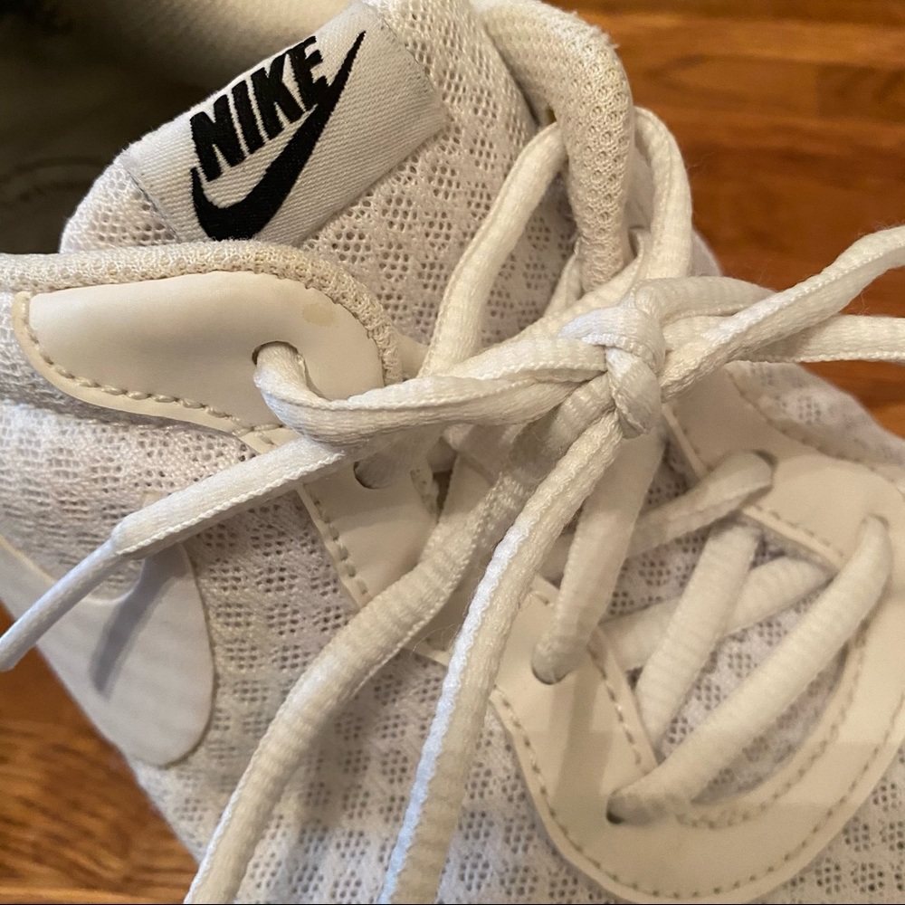 NIKE tennis shoes
